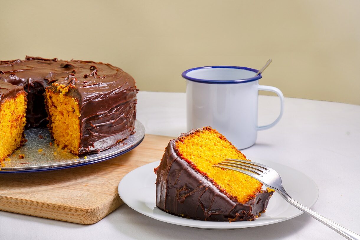 freshly-baked-yellow-homemade-cake-with-chocolate-2024-12-06-13-38-40-utc-e1739998056912.jpg